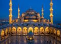 Com 6 minaretes monumentais e datada de 1616, a Mesquita Azul de Istambul virou a obra-prima da arquitetura otomana mundial