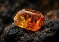 Esqueça o citrino, pois este mineral raro de brilho alaranjado é tão difícil de lapidar que raramente chega às joalherias, sendo a gema oculta dos colecionadores