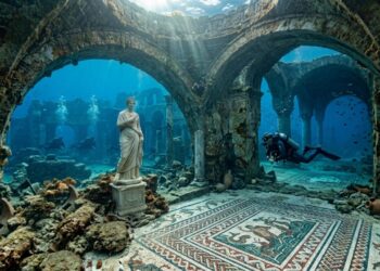 O porto romano submerso que revela como o mar apagou uma cidade inteira e preservou parte do império sob a água