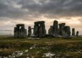 Com blocos de 25 toneladas e 4.500 anos de idade, Stonehenge virou o mistério de engenharia mais preservado da pré-história britânica