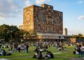 Com 4.000 m² de mosaicos de pedra, a Biblioteca Central da UNAM possui um dos maiores murais artísticos do mundo e é marco da UNESCO