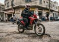 Visual de aventureira e motor de 190 cilindradas fazem esta Honda virar opção para quem pega asfalto ruim todo dia