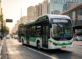 O ônibus elétrico que roda em silêncio e promete cortar diesel, fumaça e barulho nas grandes cidades