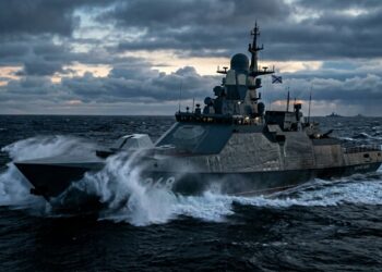 O inovador navio de patrulha russo do Projeto 22160 desloca 1300 toneladas e utiliza um design modular furtivo para ocultar lançadores de mísseis de cruzeiro durante missões de até 6000 milhas náuticas em mar aberto