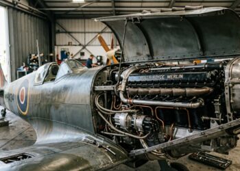 O motor Rolls-Royce Merlin V12 do Spitfire ultrapassava 600 km/h e deixava os pilotos alemães sem chance de escapar em curva fechada