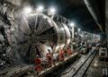 Brocas gigantes, resfriamento térmico e rocha moída se juntam na Suíça para escavar o túnel mais longo e profundo do mundo