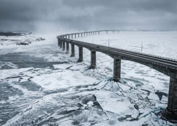 O colossal viaduto de 12,9 km erguido sobre águas congeladas no Canadá que suporta colisões de icebergs e custou 1 bilhão de dólares