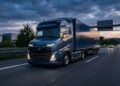 Com câmeras no lugar de retrovisores o novo Volvo FH Aero reduz o consumo de diesel em 5% e ganha sistema de inteligência artificial para ler o mapa da estrada