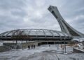 Projetada com 165 metros de altura na torre inclinada, a arena olímpica canadense é um marco audacioso de concreto no horizonte