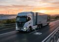 Movido a hidrogênio o Nikola Tre FCEV possui autonomia de 800 km e sistema de purificação avançado que emite apenas vapor de água pelo escapamento