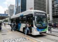 Chassi elétrico com capacidade de 525 quilowatts hora suporta operação de 18 horas ininterruptas e transporta 80 passageiros com emissão zero de poluentes na cidade