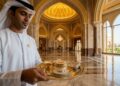 Pagando US$ 15 mil por noite na suíte imperial revestida de ouro, os visitantes experimentam a realeza árabe com mordomo particular em Abu Dhabi
