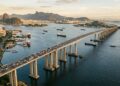 A monumental estrutura de 13,2 km sobre a Baía de Guanabara que desafia ventos de 100 km/h e ostenta o maior vão em viga reta do mundo