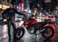 A moto de 300 cilindradas da Honda combina força urbana e consumo racional para quem quer abandonar as 160 comuns