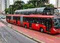 Fabricado no Brasil o maior ônibus do mundo tem 30 metros de comprimento e consegue transportar mais de 250 passageiros de uma só vez