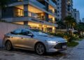 Sedã híbrido chinês que promete autonomia de carro grande e consumo de compacto para incomodar japoneses