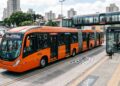 Quase 23 metros de comprimento e espaço para mais de 150 pessoas, o articulado da Volvo leva o BRT a outro nível