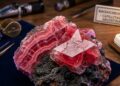 Esqueça o quartzo, pois este mineral de manganês tem um tom rosa vibrante e cristais romboédricos, sendo a gema nacional da Argentina
