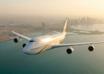 Boeing 747-8 VIP sobrevoa o Golfo Pérsico como mansão voadora de luxo