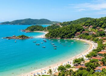 O menor município de Santa Catarina concentra 39 praias e a única reserva marinha do Sul do Brasil em 35,9 km² a 70 km de Florianópolis