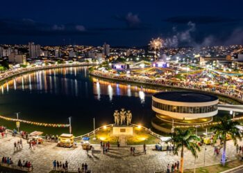 Mais de 3 milhões de visitantes em 38 dias de festa junina: a Rainha da Borborema que vive duas vidas entre o forró e a alta tecnologia
