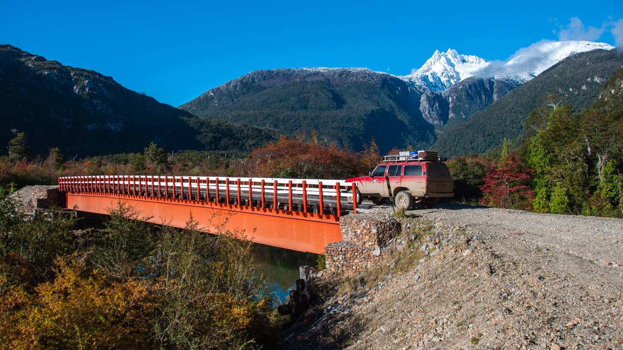 Rodovia de 1.240 km através da Patagônia, a Carretera Austral no Chile surge como a rota mais selvagem e o maior desafio de engenharia do país