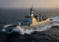 Destróier Type 052D navega no Pacífico com radar AESA em destaque