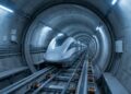 Trem maglev chinês flutua dentro de tubo de baixa pressão em teste
