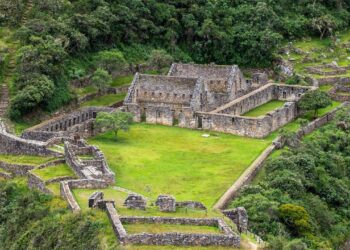 A misteriosa cidade inca a 3.050 metros de altitude com apenas 40% de sua área escavada que desafia a arqueologia em meio aos desfiladeiros dos Andes