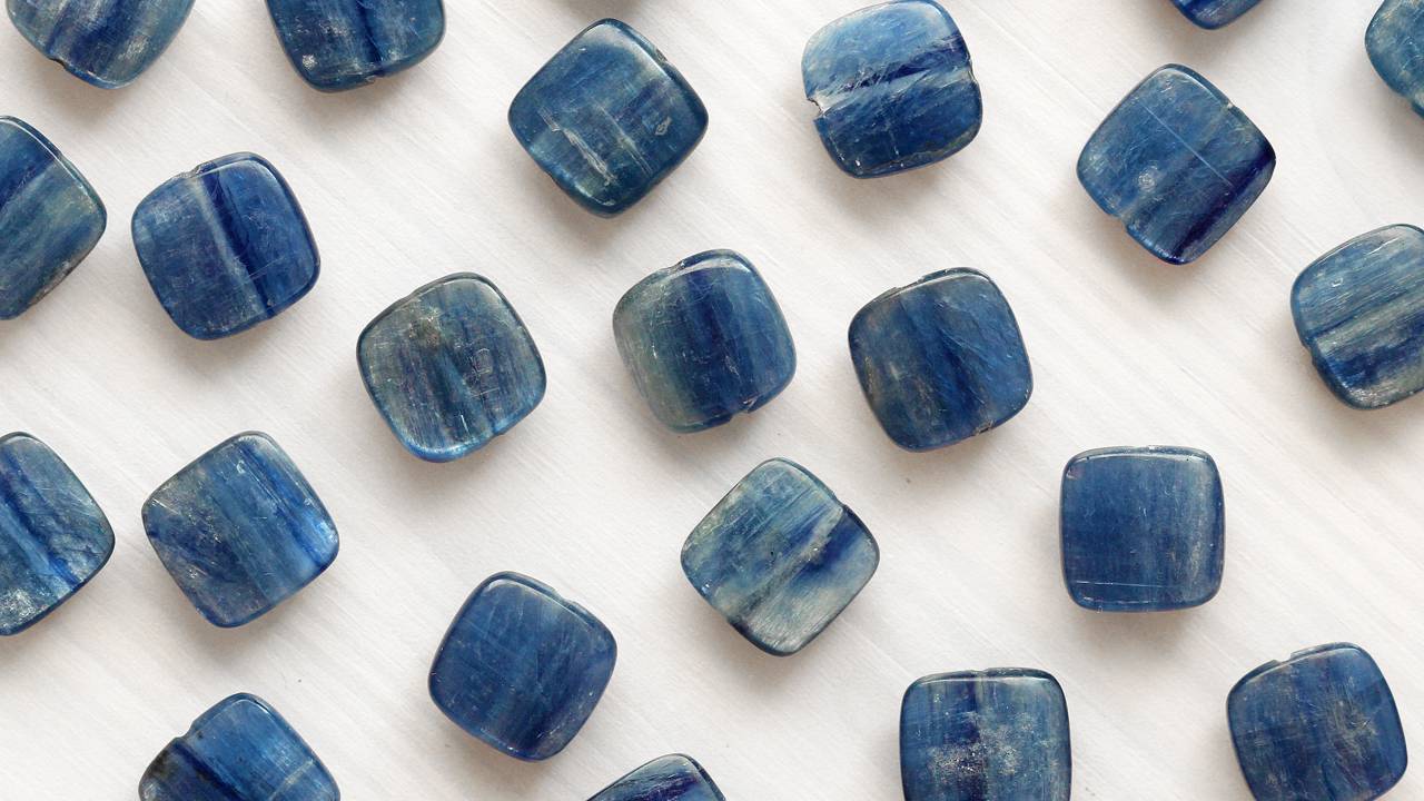 Esqueça o quartzo, pois este mineral resiste a 1.800 graus e é a base das cerâmicas refratárias com cor azul intensa