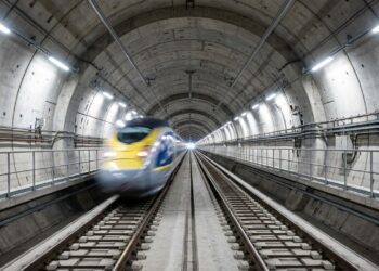 Com 50,45 km sob o Canal da Mancha o túnel que liga França e Reino Unido virou uma das maiores travessias subterrâneas do planeta