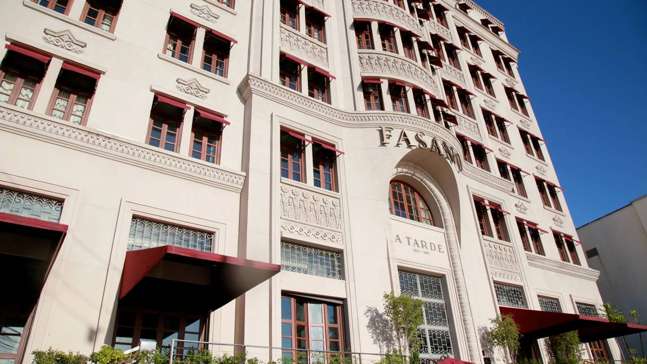 Com arquitetura art déco de 1930 e 70 apartamentos de alto padrão, o hotel virou a maior referência de luxo histórico no centro de Salvador