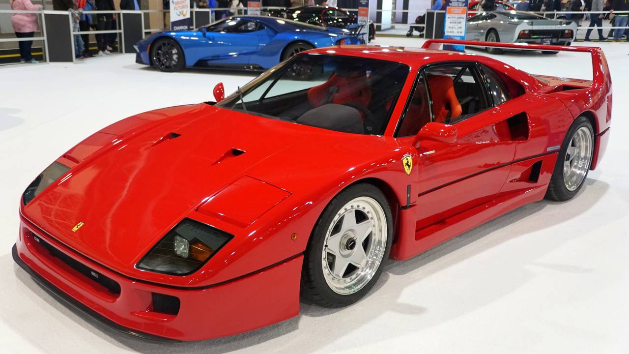 Construída com carroceria de Kevlar e fibra de carbono em 1987, a lendária máquina de 478 cavalos foi o último veículo assinado por Enzo Ferrari