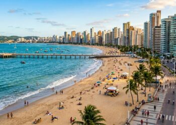 O forte que deu nome à cidade, 34 km de praias e megabarracas tombadas como patrimônio: a capital cearense que acaba de fazer 300 anos