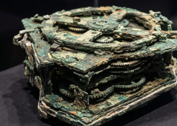O misterioso dispositivo de bronze de 2.000 anos equipado com 30 engrenagens que é considerado o primeiro computador analógico da humanidade
