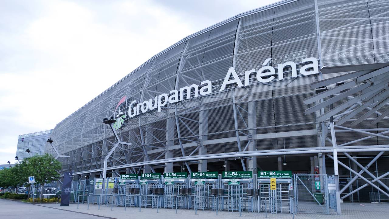 Com capacidade para 23 mil torcedores e 28 camarotes luxuosos, a arena em Budapeste virou a casa oficial do Ferencváros