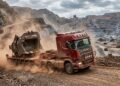 O caminhão de produção mais potente do mundo Scania 770 V8 despeja 3700 Nm de torque e traciona até 250 toneladas em operações extremas de mineração