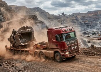 O caminhão de produção mais potente do mundo Scania 770 V8 despeja 3700 Nm de torque e traciona até 250 toneladas em operações extremas de mineração