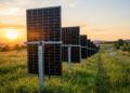 Painéis solares verticais bifaciais e sua vantagem na geração de energia