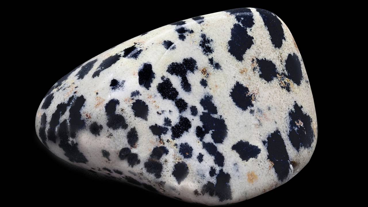 Esqueça o jaspe comum, pois esta rocha manchada com padrões que imitam um cão dálmata é a pedra mais lúdica e curiosa da geologia 