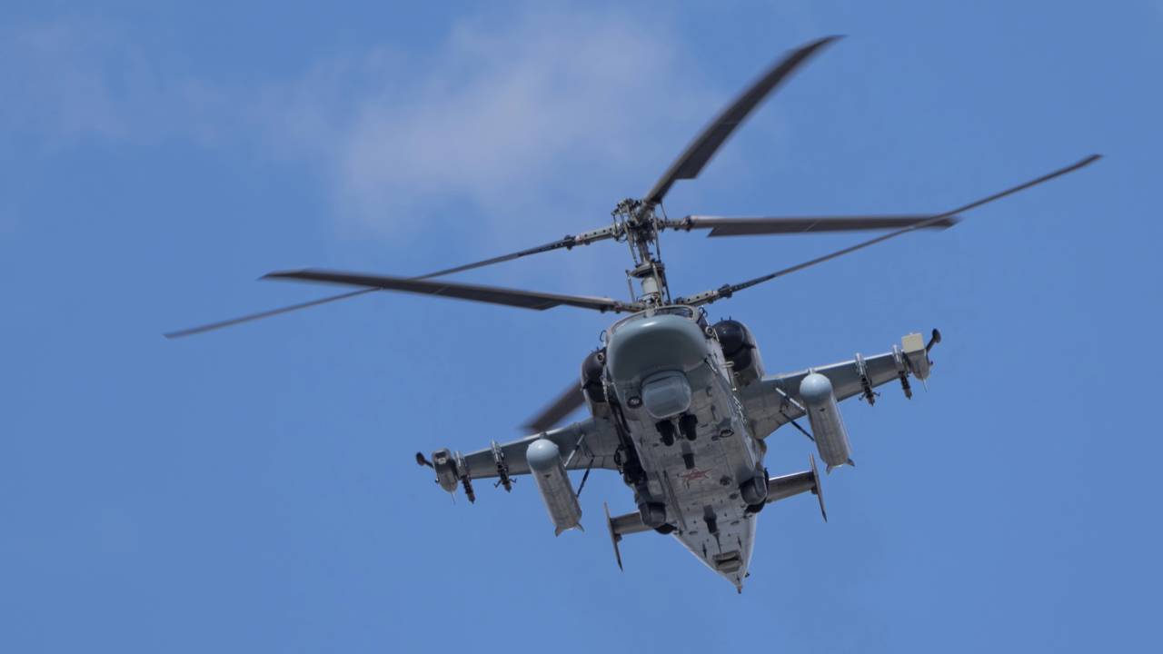 Com rotores coaxiais e velocidade de 300 km/h, o helicóptero Ka-52 surge como a plataforma de ataque mais ágil da engenharia russa
