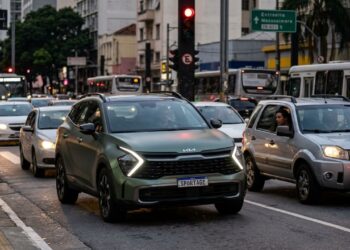 O SUV Kia Sportage mistura visual futurista e porte familiar
