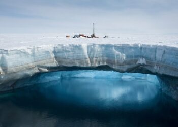 Lago Vostok aparece isolado sob 4 km de gelo antártico