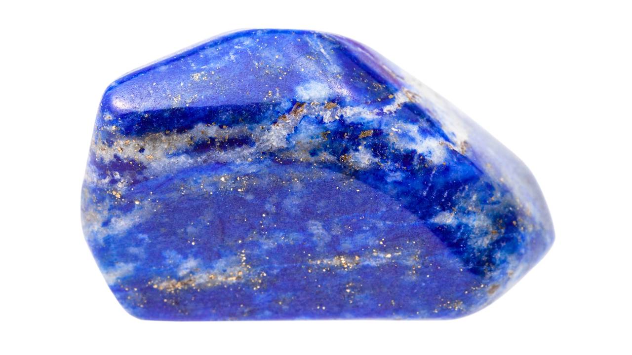 Esqueça as safiras pois esta rocha azul mística foi triturada por séculos para pintar a realeza europeia e gera o pigmento mais caro da história