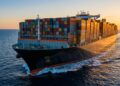 MSC Irina cruza o oceano carregado como uma cidade de aço