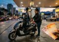 A pequena scooter da Honda atinge 45 km com um litro de gasolina e virou a solução definitiva para o trânsito custando apenas 8 mil reais