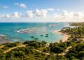 40 km de praias quase desertas e piscinas de coral na maré baixa: a península baiana de acesso difícil que preserva o ar de vila de pescadores