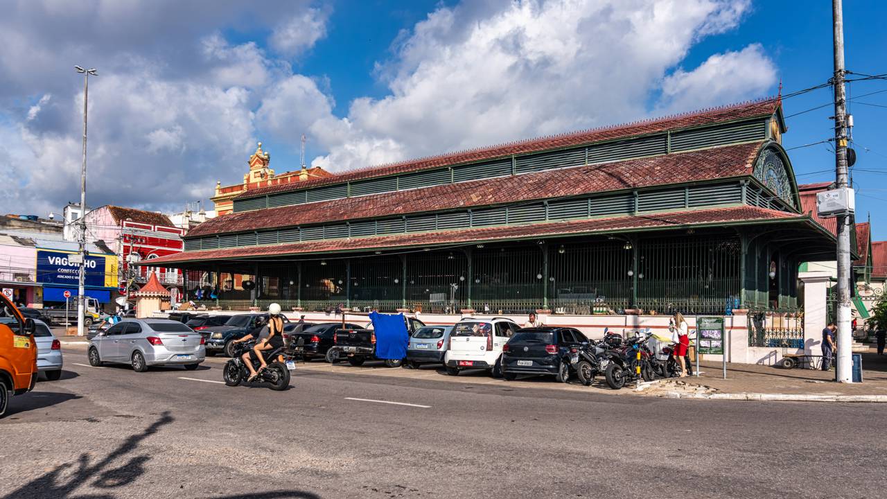Construído em 1887 com ferro importado da Europa, este mercado em Manaus é o maior símbolo do ciclo da borracha na Amazônia