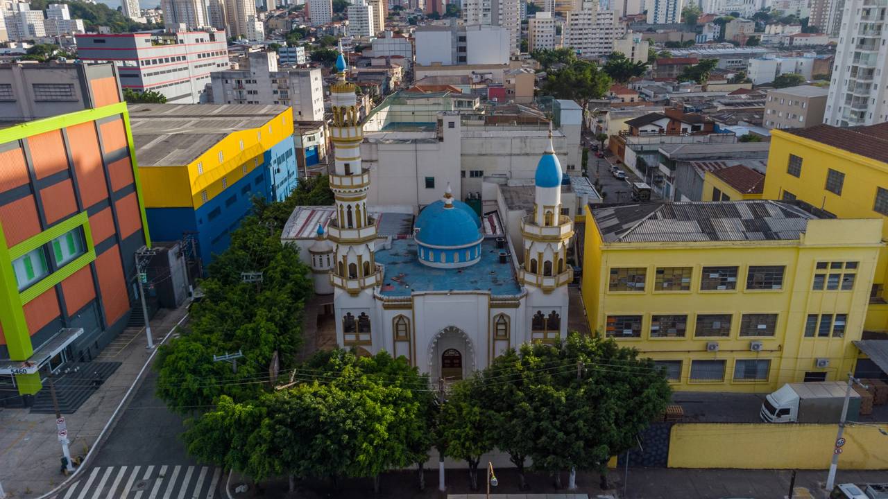 A Mesquita Brasil de 1929 possui minaretes imponentes e virou o primeiro centro da fé islâmica erguido em solo paulista