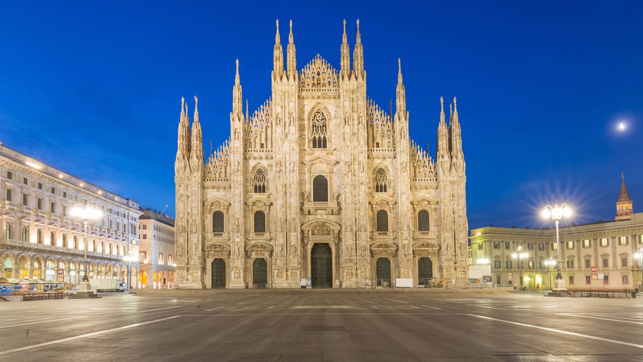 Com 3.400 estátuas e seis séculos de construção, a Catedral de Milão é um dos maiores e mais complexos exemplares do estilo gótico no mundo